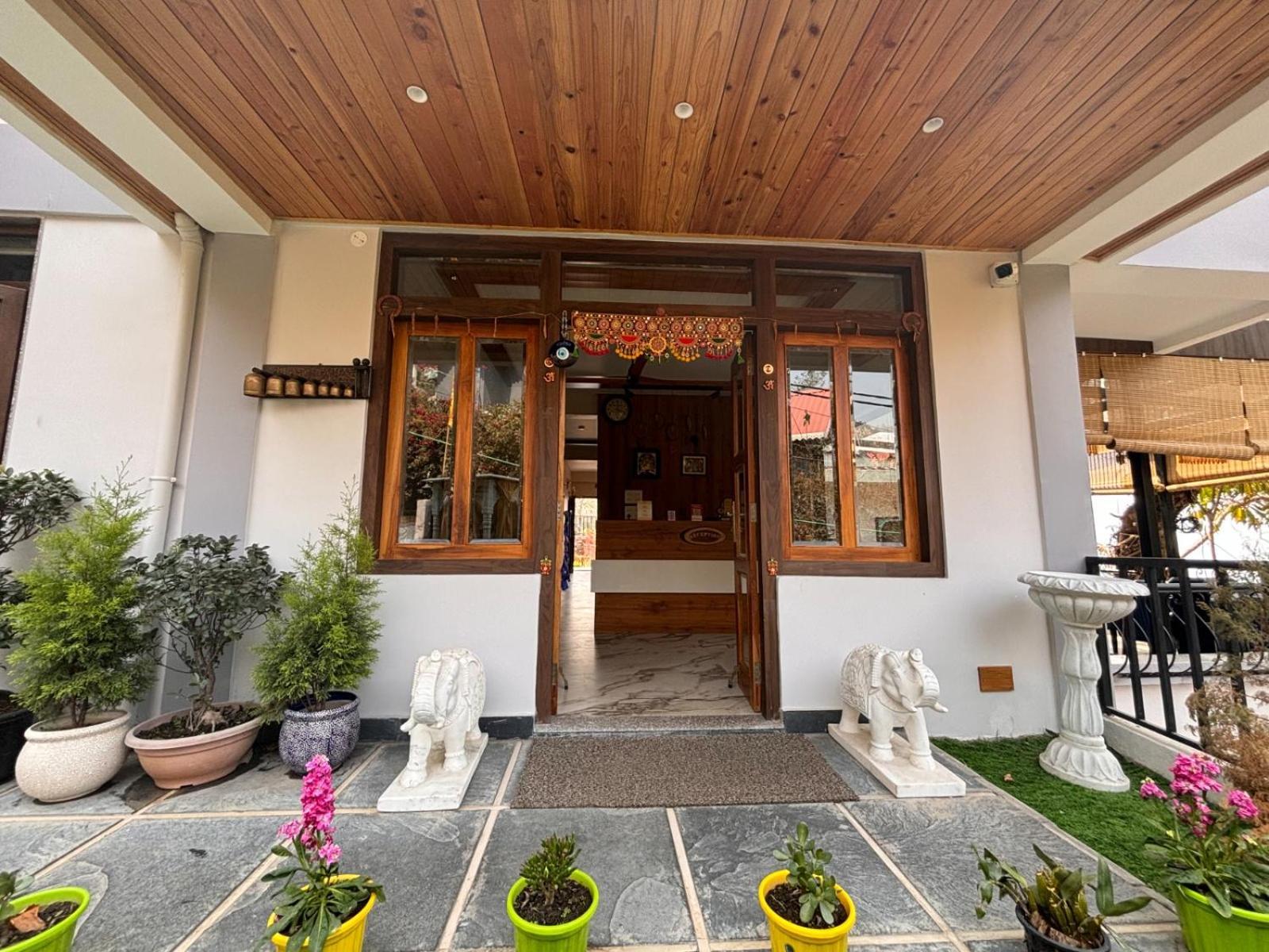Blue Orchid Premium Hotel กาลิมปง ภายนอก รูปภาพ